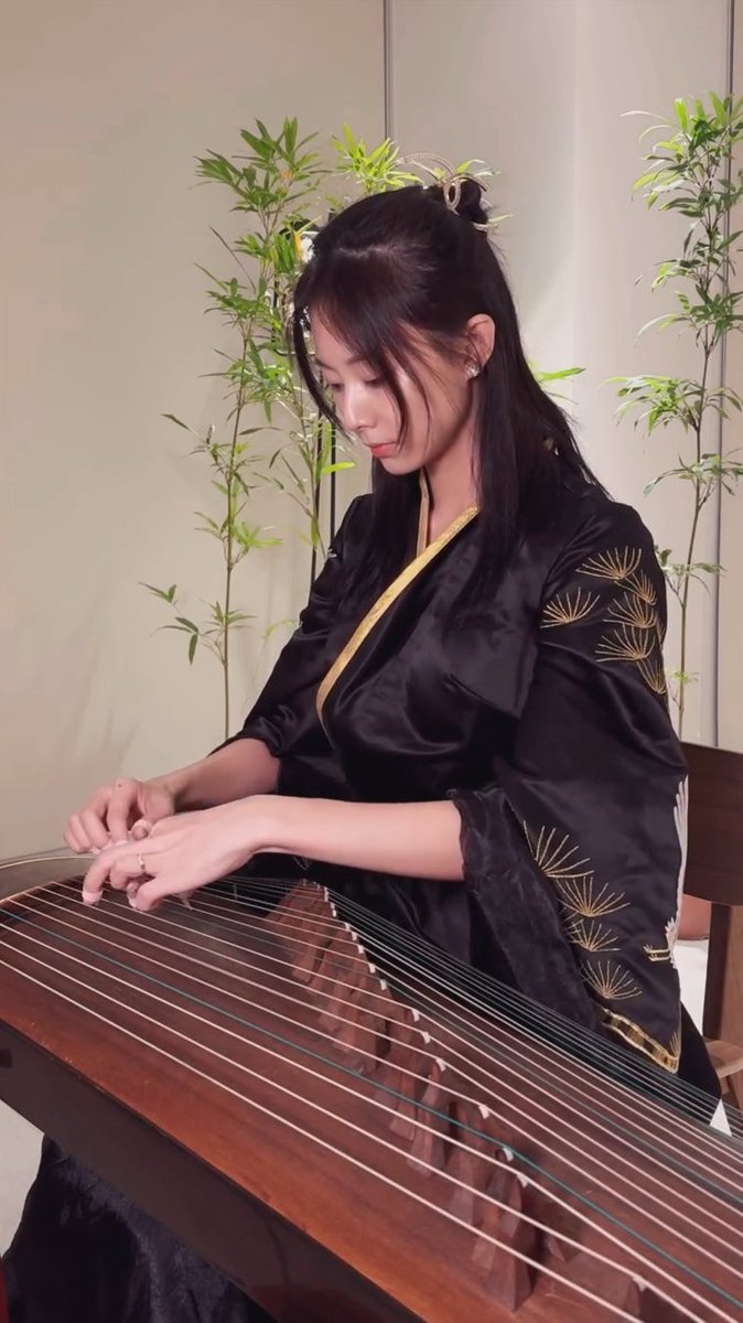 TZUYU PLAYING INUYASHA OST ON THE GUZHENG, SHE'S SO TALENTED