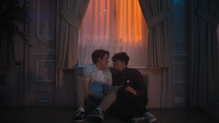 PSA: if you start watching HEARTSTOPPER at exactly 10:45 PM and 21 seconds on December 31st then Nick and Charlie kiss at exactly midnight January 1, 2024 🥺