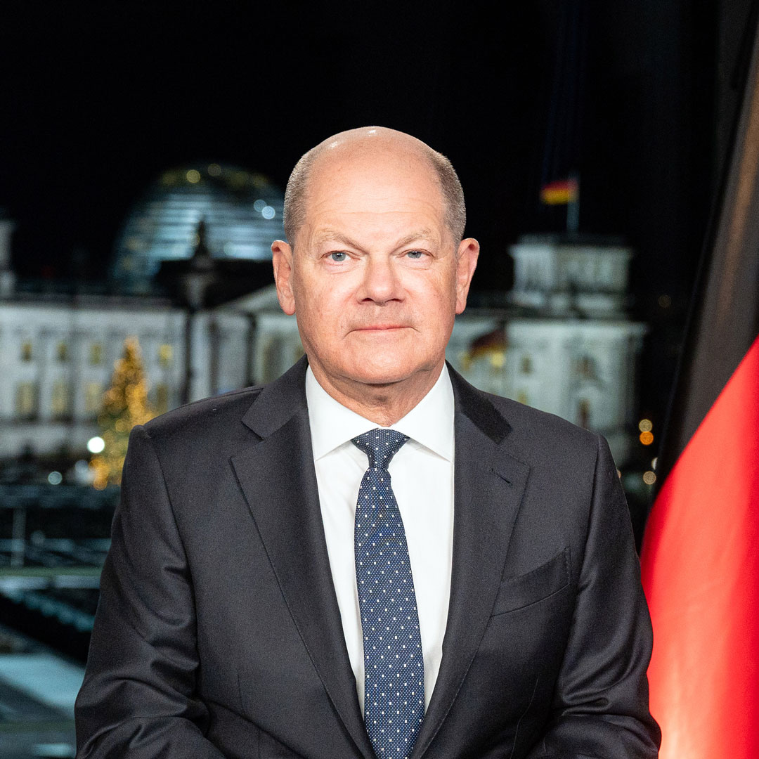 Die letzten Jahre zeigen: Gemeinsam kommen wir auch mit Gegenwind zurecht. Das macht die Herausforderungen nicht kleiner. Aber gibt Mut, dass wir ihnen gewachsen sind. Wenn wir uns mit Respekt begegnen, brauchen wir keine Angst zu haben vor der Zukunft. Frohes neues Jahr!