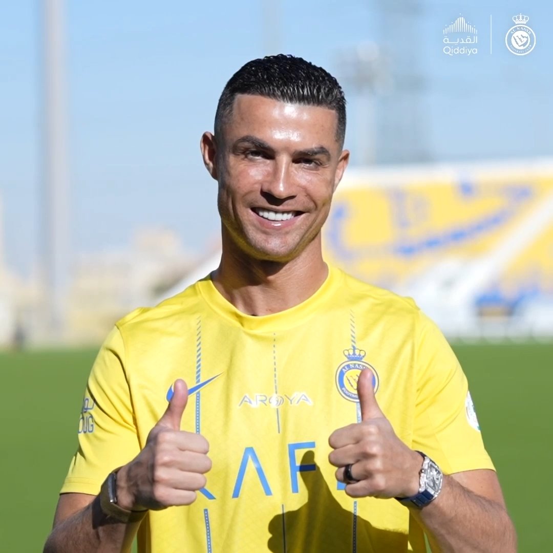 نجوم #النصر يتمنون لكم سنة جديدة مليئة بالفرح 💛