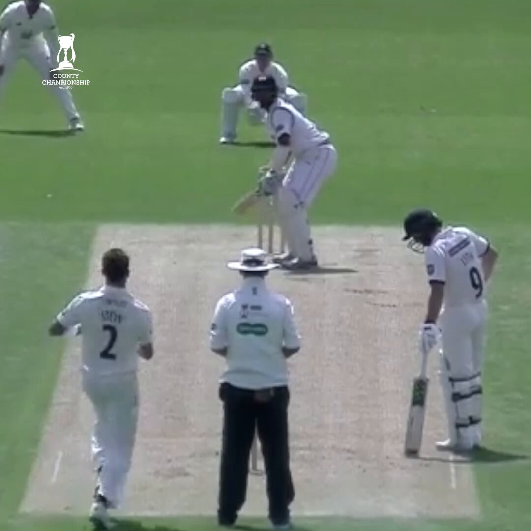 A fantastic battle in the County Championship! Dale Steyn with a perfect set up to bowl Cheteshwar Pujara here