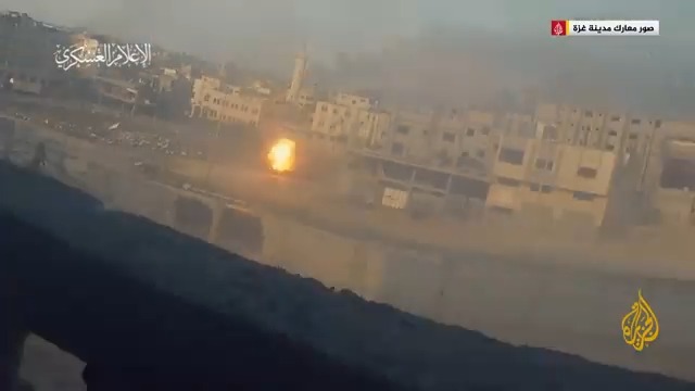 تكشف استهداف عدد من الجنود تحصنوا في أحد المنازل.. مشاهد جديدة حصلت عليها الجزيرة لما قالت كتائب القسام إنها لمعارك ضارية ضد الجيش الإسرائيلي بمنطقة التفاح والدرج #حرب_غزة #الأخبار