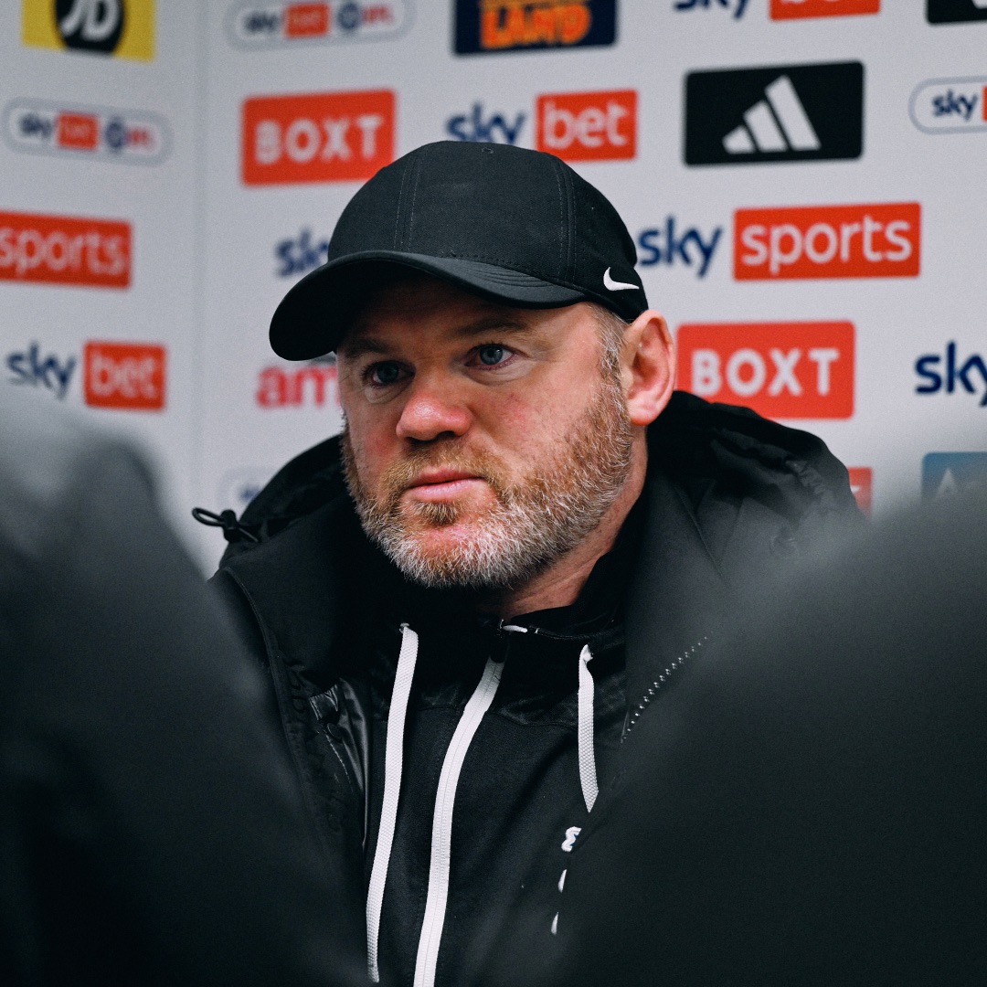 Wayne Rooney reacts to today's defeat.