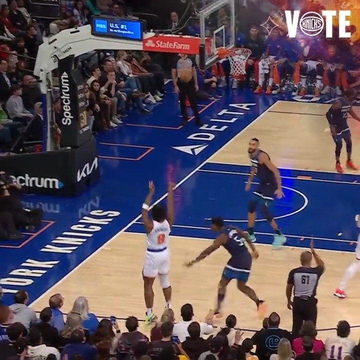 OG's first bucket as a Knick 👌