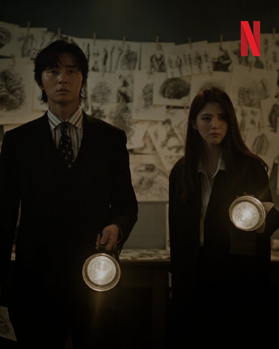 ภารกิจพิเศษเพื่อแฟน ๆ ชาวไทยโดยเฉพาะ 🔎👀 เมื่อ ‘พัคซอจุน-ฮันโซฮี’ สืบพบว่าในบรรดาบุคคลสูญหาย มีคนไทยเป็นหนึ่งในนั้น เขาคนนั้นจะเป็นใคร รีบมาดูกัน วิดีโอโปรโมตยังเอาเรื่องขนาดนี้ เรื่องราวใน #GyeongseongCreature #สัตว์สยองกยองซอง ภาค 2 จะน่าติดตามขนาดไหน 5 ม.ค.นี้ ที่ #NetflixTH