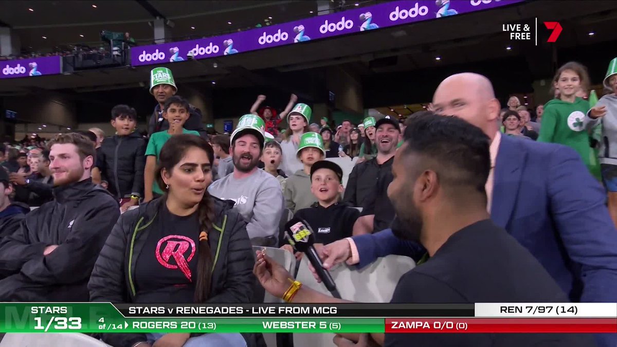 What better place to propose than the Melbourne Cricket Ground? 💍 Congratulations to this lovely couple 🙌 #BBL13