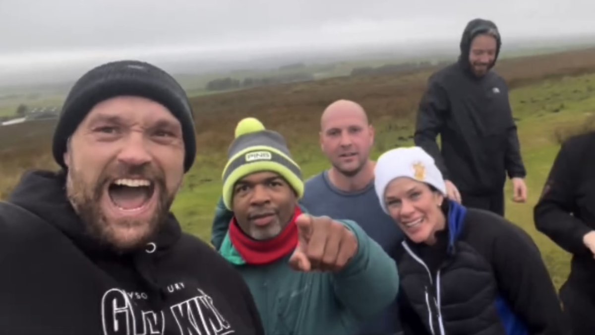 Tyson Fury with a message for Oleksandr Usyk after training today ahead of Feb 17th: “Useless piece of s***.” [🎥 TYSON FURY]