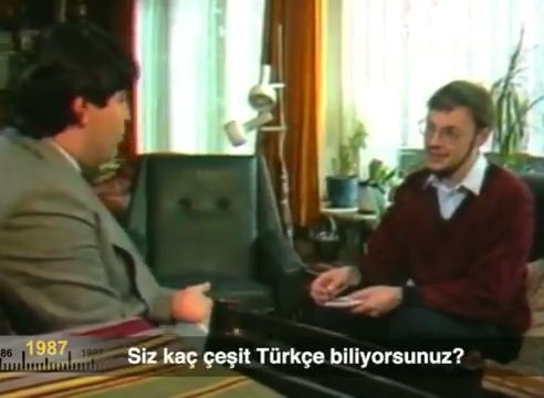 Bir ömre 35 dil sığdırmak. Dünyanın en çok dil bilen filoloğu Johan Vandewalle, Türkçe'ye ayrı bir ilgi duyuyor ve en çok Barış Manço ve Zeki Müren’i sevdiğini belirtiyor.