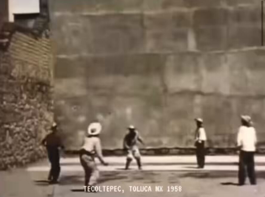 Y tú cuántas veces jugaste este deporte llamado frontón de mano? Aquí una filmación de 1958 realizada en Toluca #México.