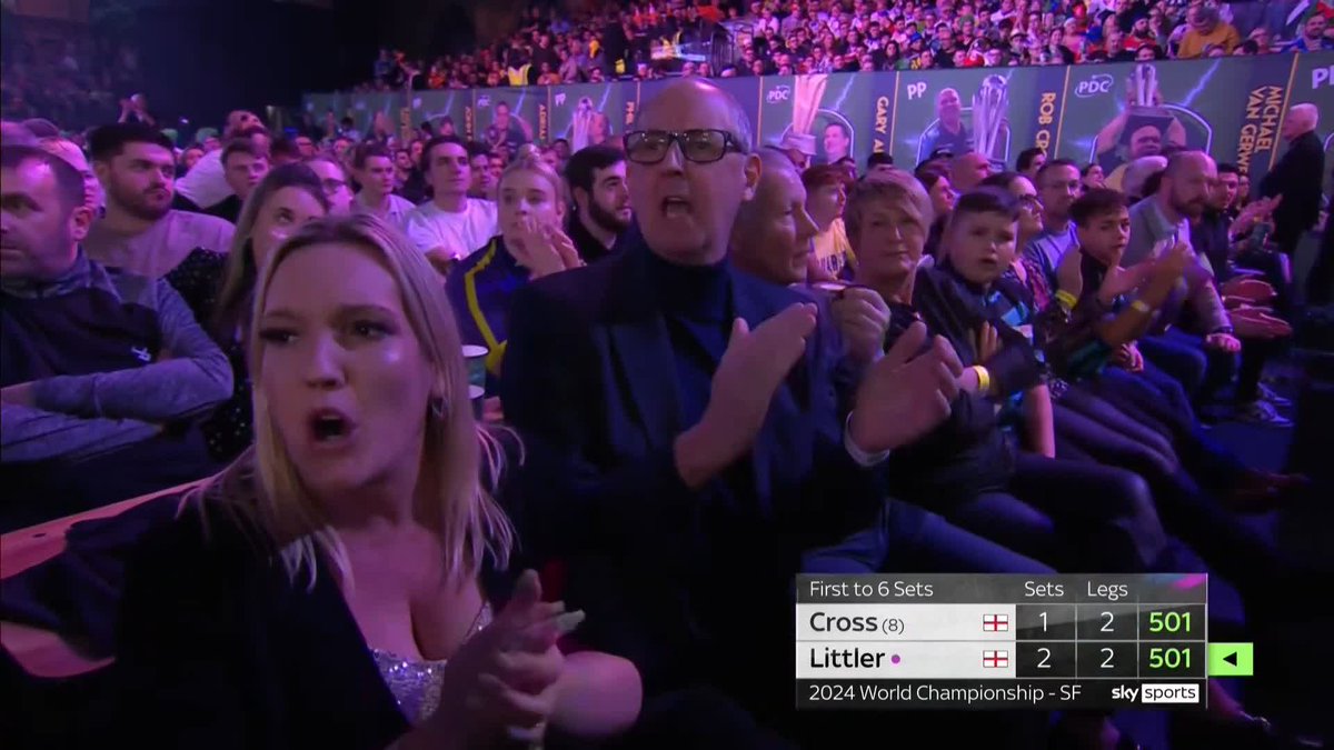 AN INSANE LEG OF DARTS! 🤯 Rob Cross on a nine-darter and still loses the leg! Luke Littler hits an 11-darter to open up a 3-1 lead! 📺 #WCDarts | SF