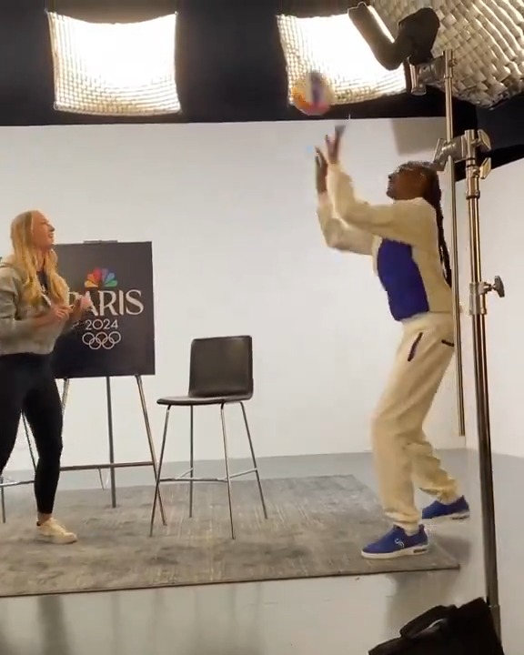 Playing volleyball with Snoop Dogg is a bucket list item. ✅ (🎥 Snoop Dogg)