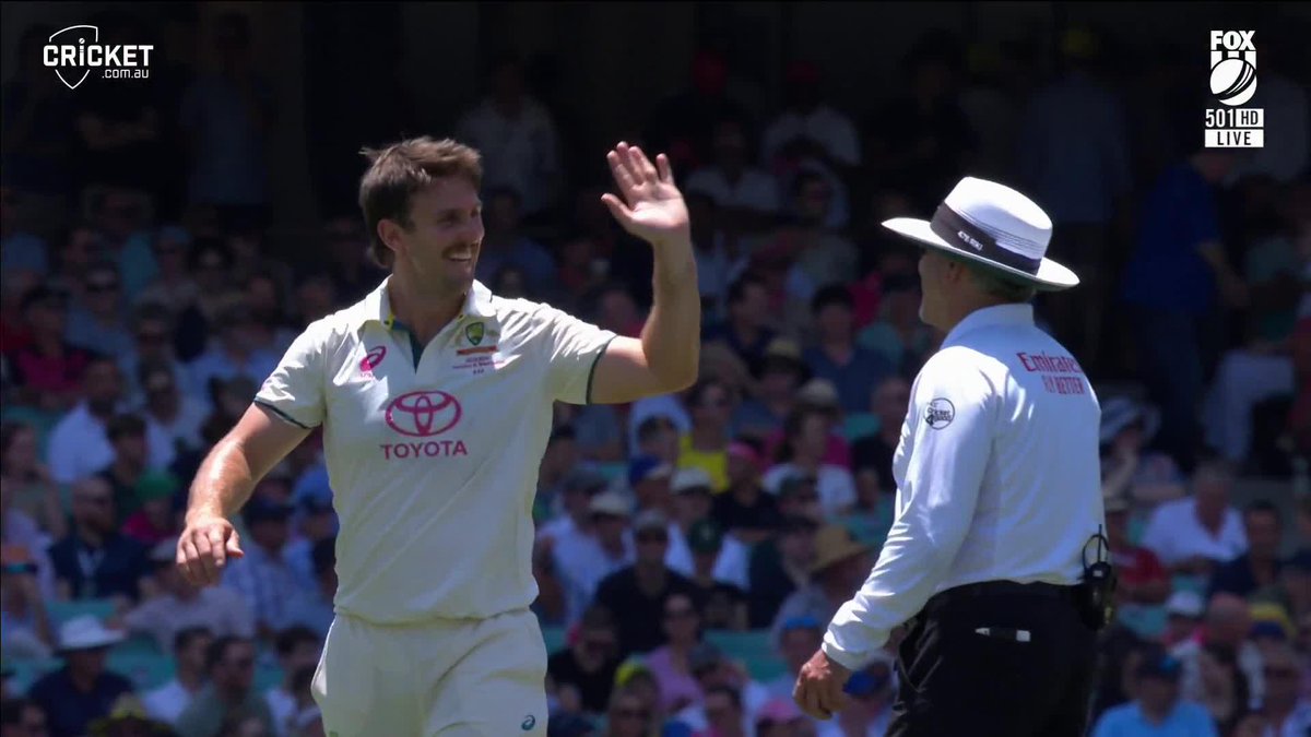 Mitch Marsh got the wicket of Shan Masood - but it was a no ball! However, 10 balls later, he got him again! #AUSvPAK