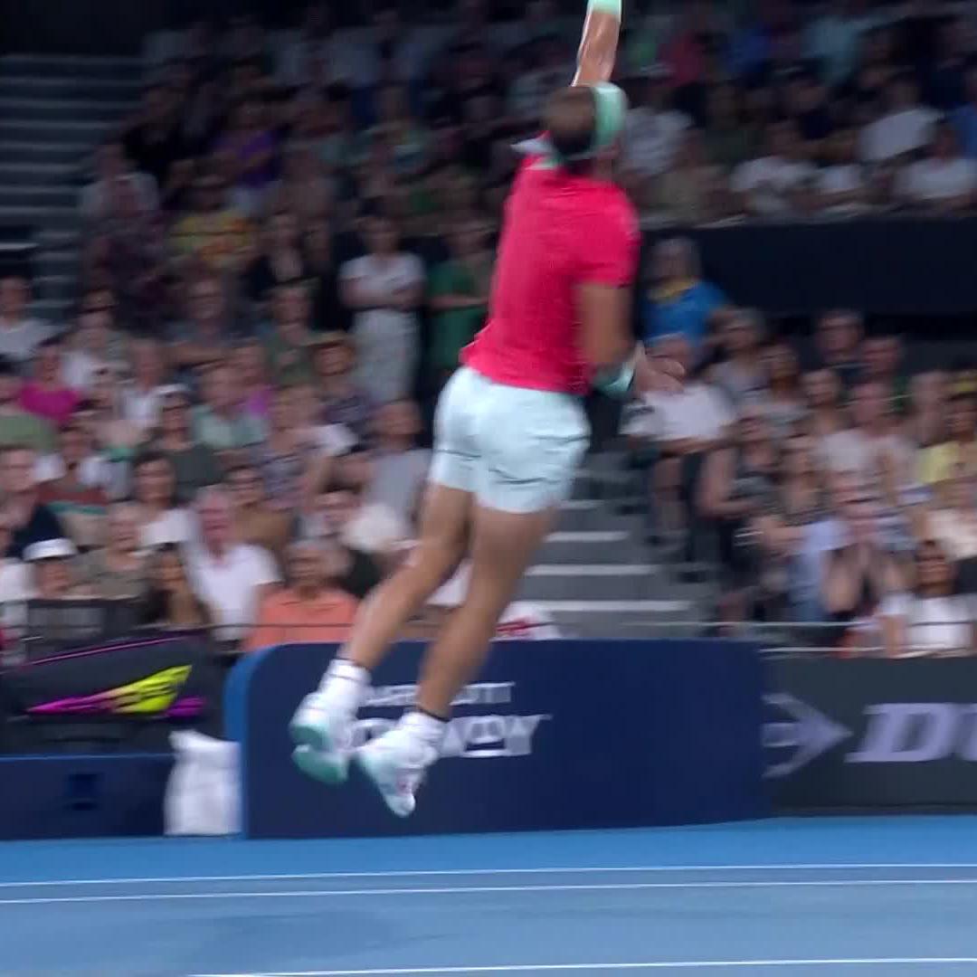 Stop that Rafa! 😱 An INCREDIBLE piece of improvisation from the Spaniard! Rafa Nadal #BrisbaneTennis
