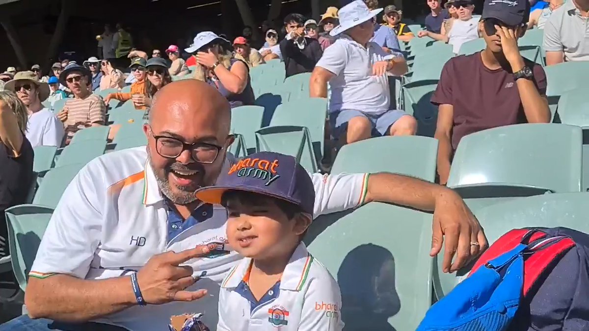 Cutest Fan Spotted 😻