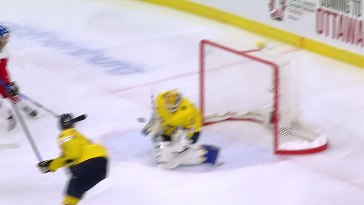 Jonathan Lekkerimaki with a power-play bullet!🇸🇪🚨 @trekronorse #WorldJuniors #SWECZE