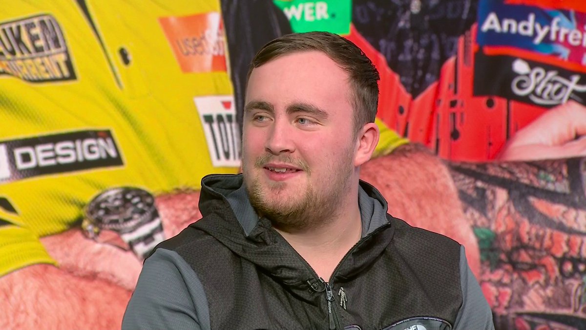 "Why you laughing?" 😂 Who would Manchester United fan Luke Littler bring to Old Trafford this January? 🤔⚽