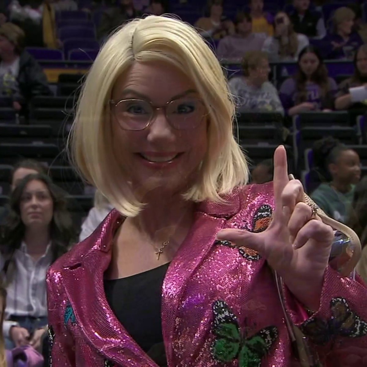 The LSU crowd went all out for "Dress like Kim Mulkey night" ✨ 🎥 SEC Network