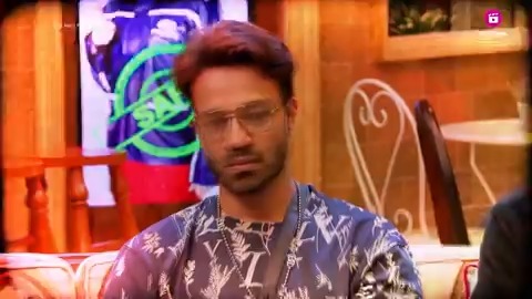 Captain Ankita ke decision se Abhishek hua evict! Mohalle wale hue emotional with this verdict.🥺 Watch the new episode of #BiggBoss17 on #JioCinema and Colors TV #BB17 #BiggBoss17onJioCinema Salman Khan
