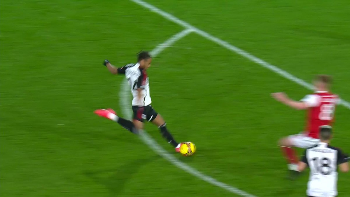 What a strike from Bobby Decordova-Reid to give Fulham the lead against Rotherham! ⚽️🚀