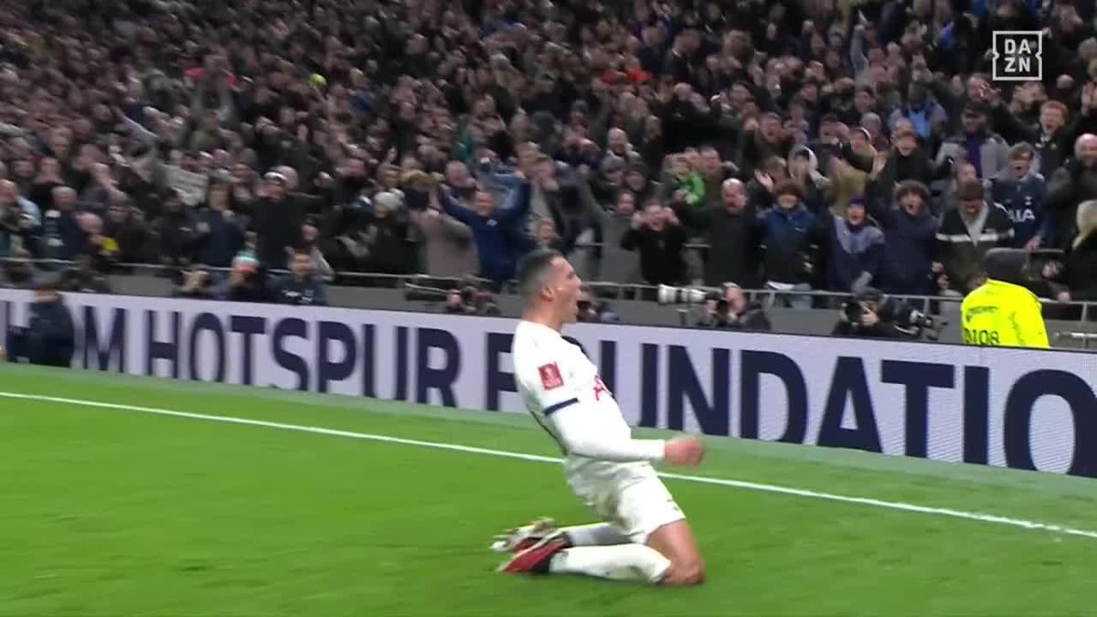 ¿PERO QUÉ LOCURA HAS HECHO, PEDRO PORRO? 😱😱😱 No es un gol, es un REGALO DE REYES 🎁😍 ¡Vaya misil teledirigido para clasificar al Tottenham! #FACupenDAZN ⚽