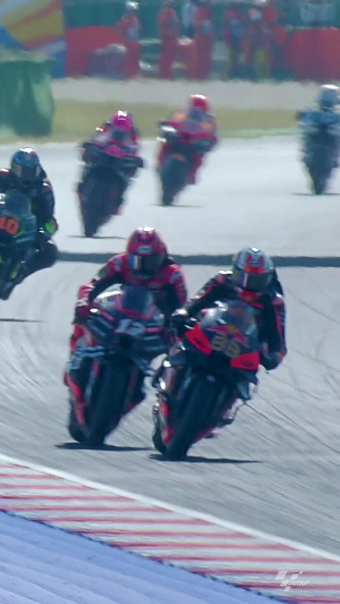 "You get an overtake!" "And also you get an overtake!" 🫵 @BradBinder_33 did not start the #TissotSprint very well but he pulled every move possible to get a Top 5 ⚔️ #SeasonRecap | #SanMarinoGP 🇸🇲