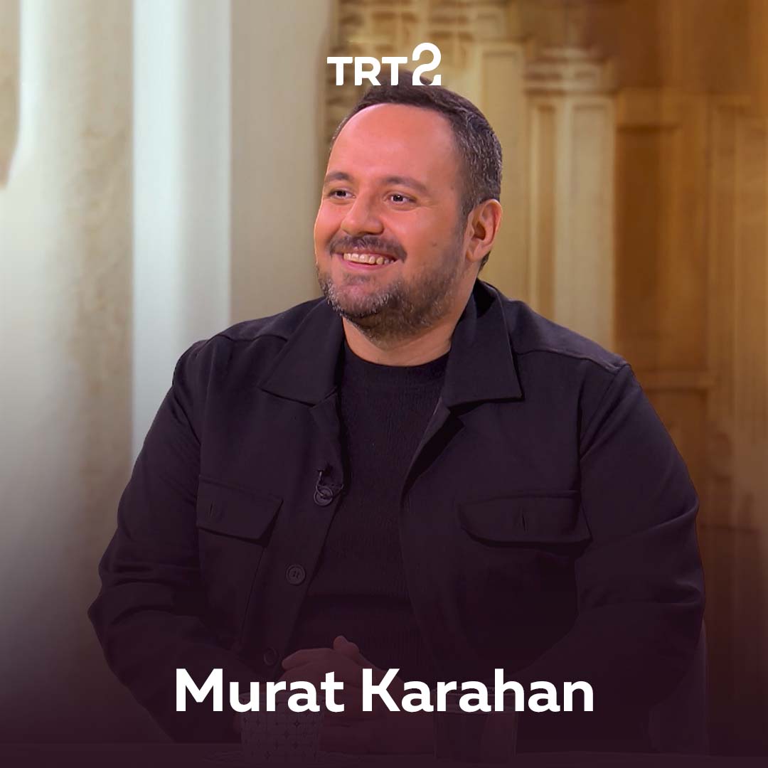 "Bu alkışları hiçbir zaman kişisel olarak algılamıyorum. Hep bir Türk evladı olarak ülkem adına alıyorum bu alkışları." "Hülya Koçyiğit ile Film Gibi Hayatlar", tenor Murat Karahan’ın konuk olduğu yeni bölümüyle pazar 12.00’de TRT 2’de. 🖥️