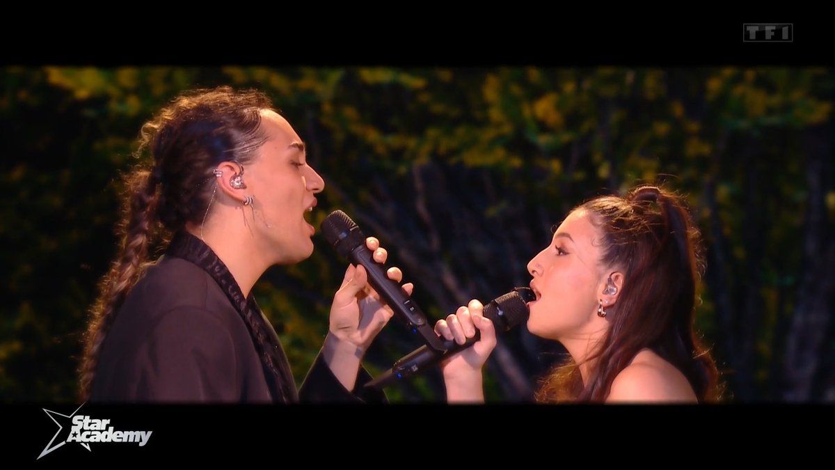 C'est le duo inséparable ! 🤗 Lénie et Djebril revisitent le titre "Lovely" de billie eilish et Khalid ! 💖 Le direct de la #StarAcademy ▶️