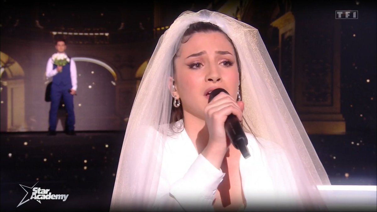 C'est l'heure des déclarations sur la scène de la #StarAcademy... ❣️ Les deux immunisés Lénie et Julien chantent "Je t'aime" de Lara Fabian et "Je t'aimais, je t'aime et je t'aimerai" de #FrancisCabrel. Suivez le prime ▶️
