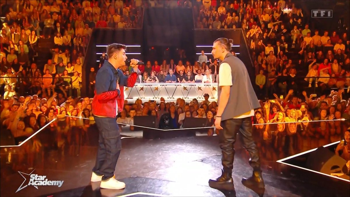 C'est l'émotion sur le plateau... 🥹 Pierre et Julien partagent un duo puissant sur "Before You Go" de Lewis Capaldi 😍 Ne ratez pas le prime de la #StarAcademy ▶️
