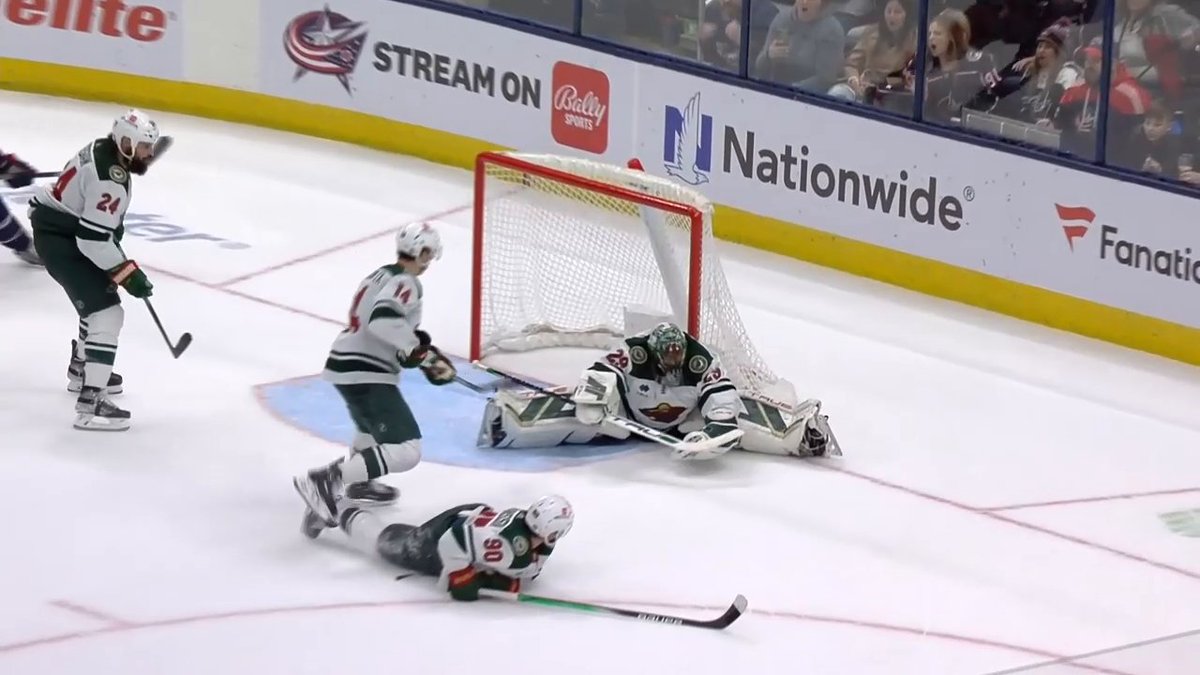 On a night where Marc-Andre Fleury tied Patrick Roy for second all-time in goalie wins with No. 551, he's still pulling off stuff like this. Just incredible. 🌸