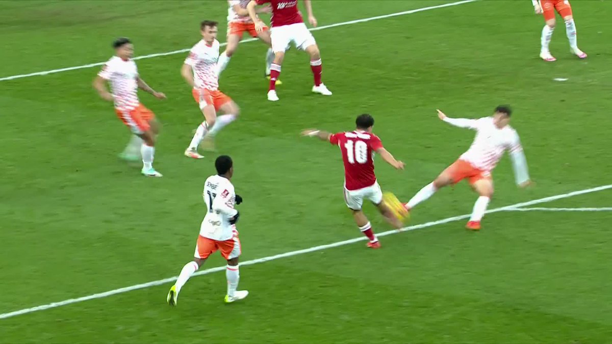 Pick that out. Morgan Gibbs-White with a stunner for Nottingham Forest ๐คฉ #EmiratesFACup