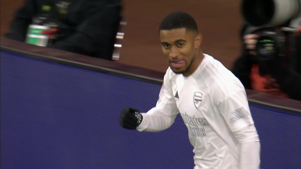 Tweet appreciation for Aaron Ramsdale’s pass. 🤌 🎥 Emirates FA Cup