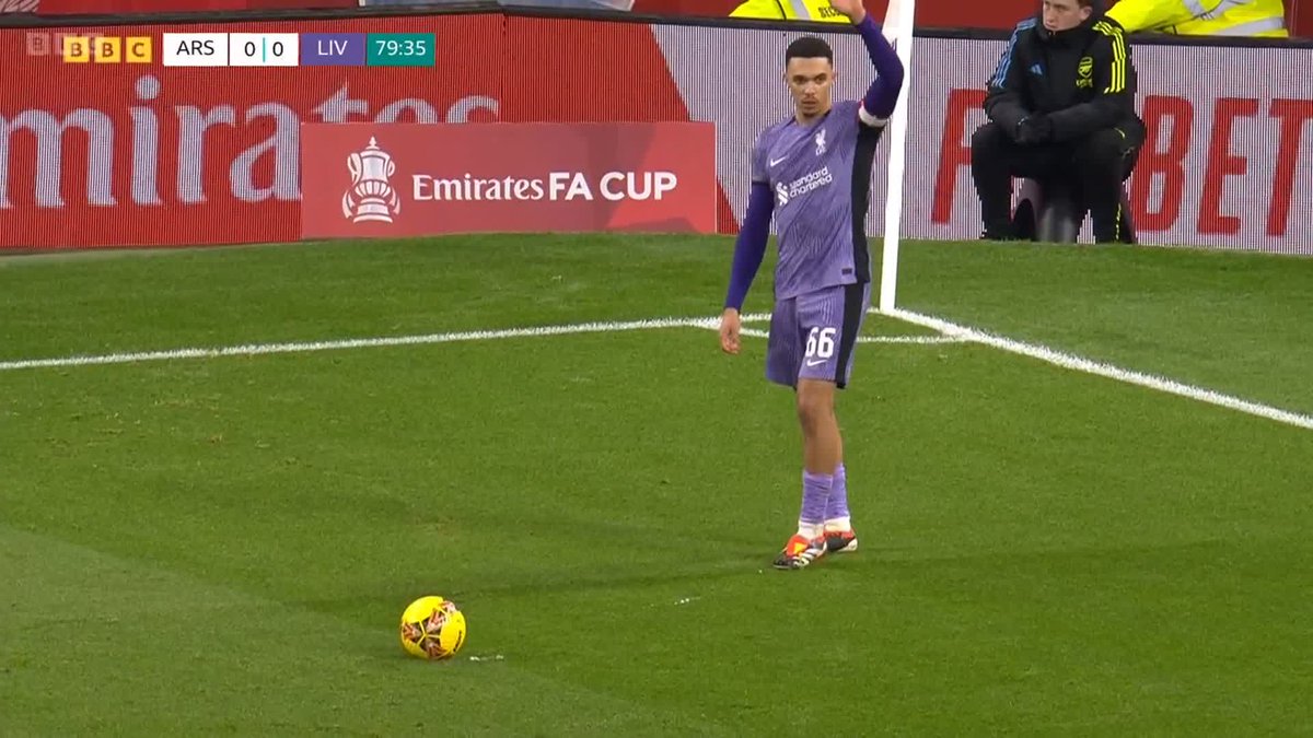 Liverpool lead! And it's an own goal from Jakub Kiwior. What about that delivery though from Trent Alexander-Arnold? 👏 #BBCFACup #ARSLIV