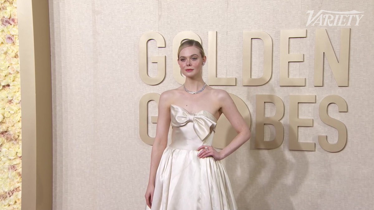elle fanning and her stylist once again have never missed … she looks STUNNING #goldenglobes