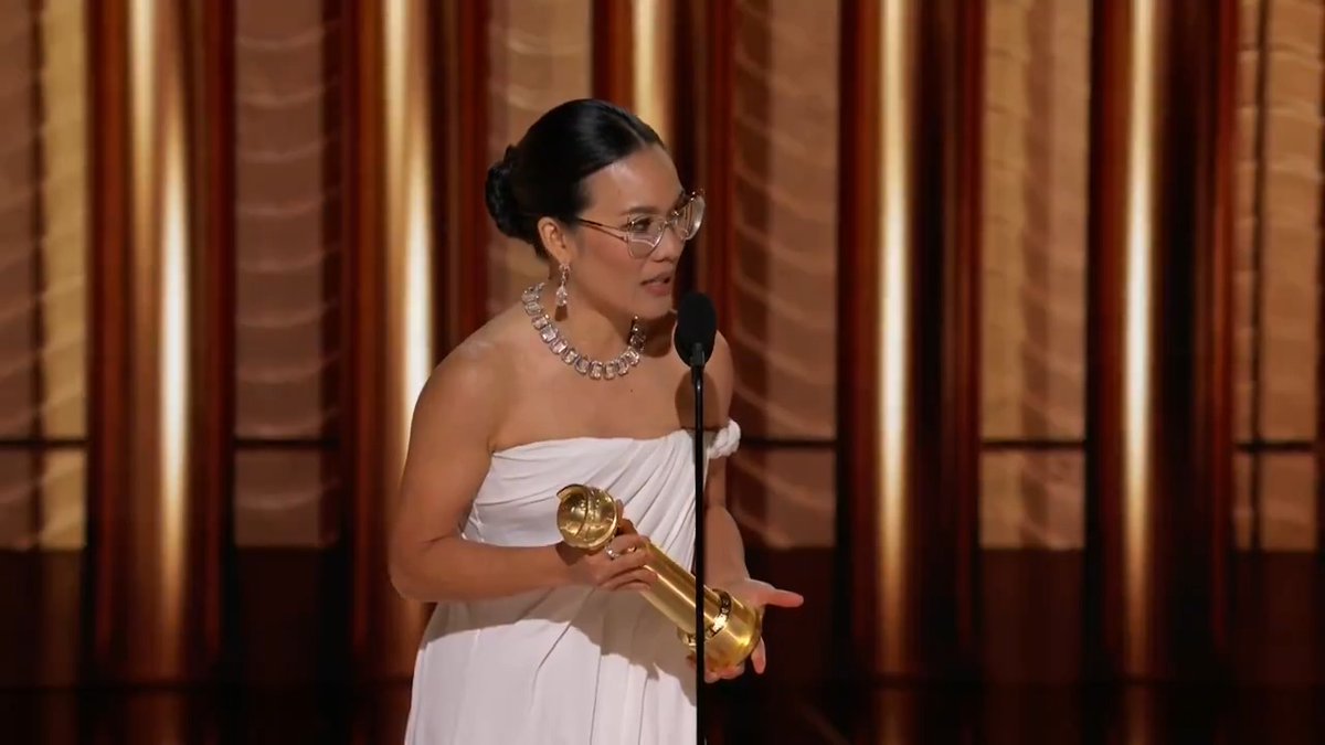 🌟 Ali Wong just won a Golden Globe for her performance in Beef 🌟 Congrats on winning Best Female Actor – Limited Series, Anthology Series or Television Motion Picture at the #GoldenGlobes!