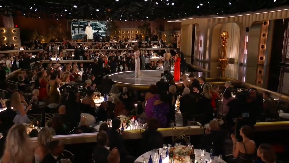 👏 We can't clap loud enough! Congratulations Emma Stone on your WIN for Best Female Actor – Motion Picture – Musical/Comedy! 👏 #GoldenGlobes