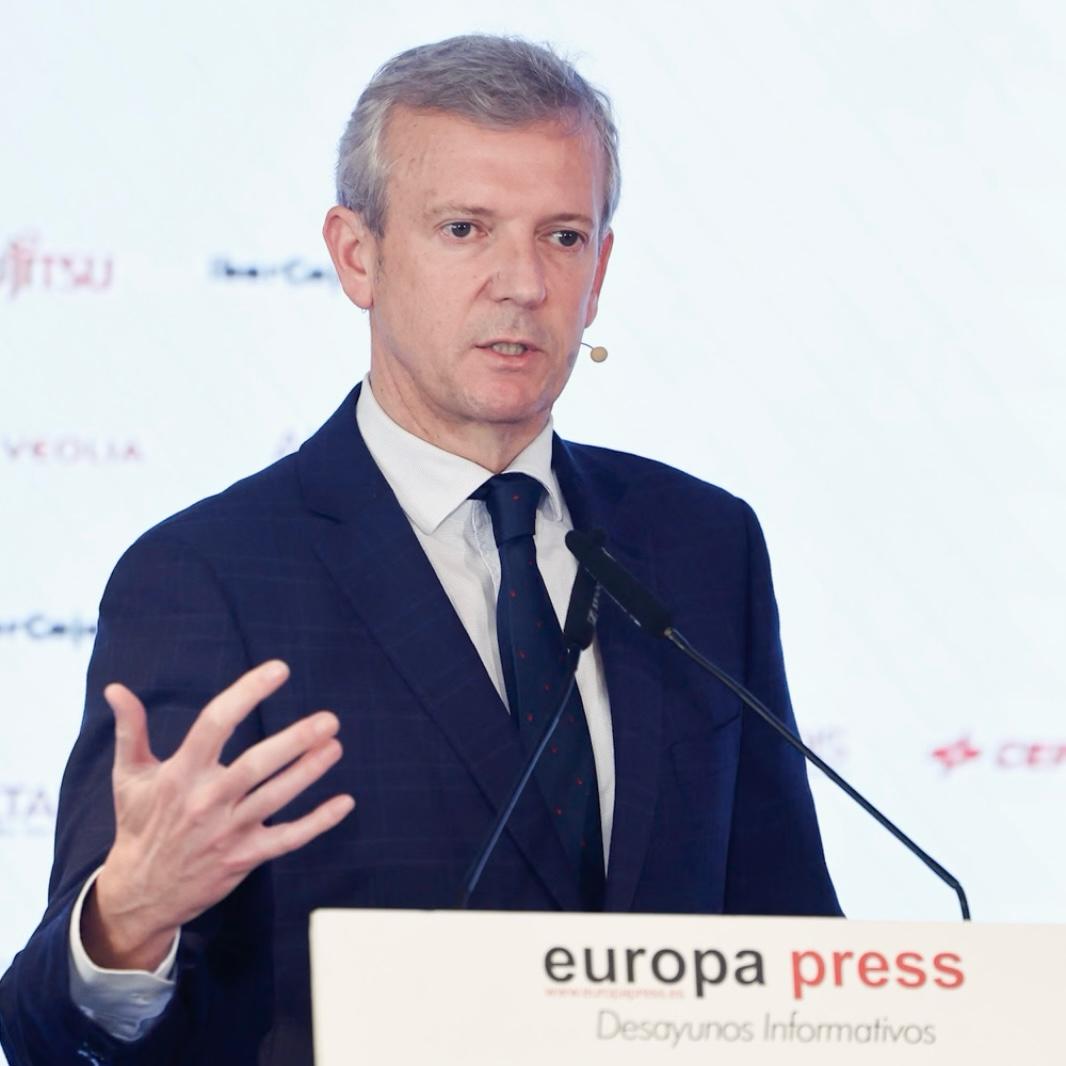 Galicia está trabajando en la limpieza de las playas. Estamos a la espera de que el Gobierno nos de toda la información, tal y como le pedí a la vicepresidenta. En cualquier caso, vamos a solucionar esta situación con todos los medios que sean necesarios el tiempo que sea necesario, con su ayuda o sin su ayuda. Es cierto que estamos en período preelectoral, pero pido prudencia y responsabilidad a todos. No todo es campaña y confrontación. Lo importante es resolver. Y así se hará.