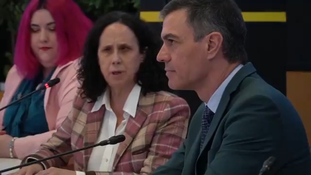 Muy pronto, reformaremos el artículo 49 de la Constitución para eliminar, por fin, el inaceptable término 'disminuido' y adoptar la expresión 'personas con discapacidad'. Hoy he celebrado esta inminente reforma junto a Fundación CERMI Mujeres, que trabaja en favor de mujeres y niñas con discapacidad. Esta modificación es un paso de gigante en la dignificación de un colectivo cuya lucha, que ha hecho posible esta conquista, nos hace mejores como sociedad.