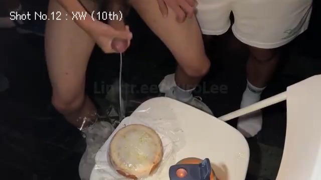 在我的生日,由我幫大家慶生 會中每個人都有一個小蛋糕 每一個人都可以許一個願 也準備了一個射精用的蛋糕 目的也是讓我可以好好欣賞大家的屌 以及每個人姿態各異的美妙射精 而蛋糕也可以餵食給喜歡精液的成員 簡直一舉三百六十五得! 更多內容和16分鐘的免費長片請往: