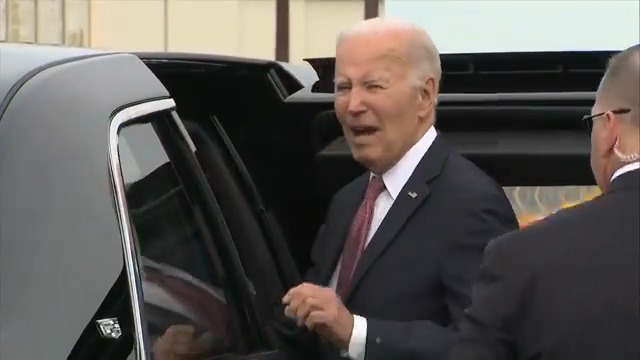 He’s landed in Charleston to give another rambling, hate-filled speech. Watch the imbecile try to comprehend what he’s being told! Has no idea what he’s doing! Total joke!