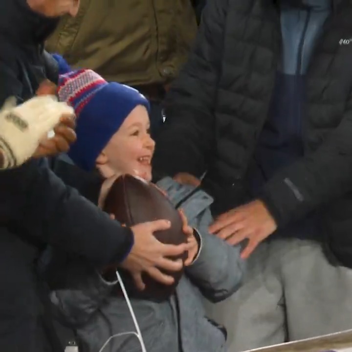 Saquon made his day 🥹 1 RT = 1 VOTE #WPMOYChallenge + Barkley