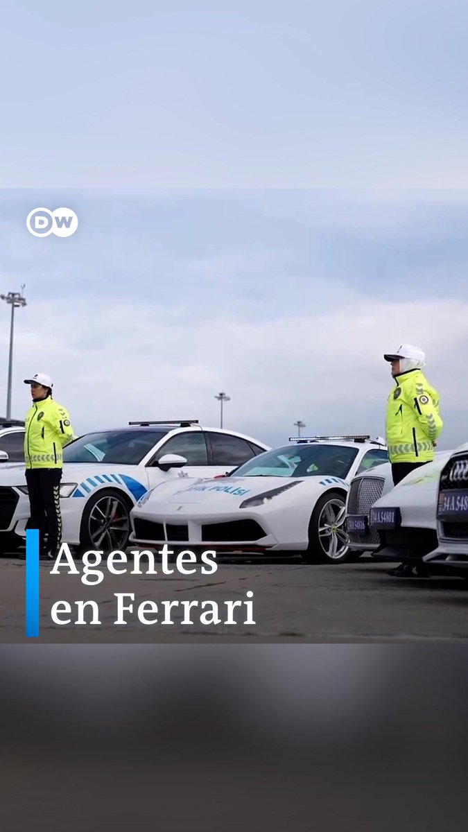 Turquía convierte vehículos de lujo de criminales en coches de policía Estambul tiene una nueva atracción: Más de 20 vehículos de lujo incautados, entre ellos un Ferrari y un Bentley, han sido reconvertidos en coches de policía.