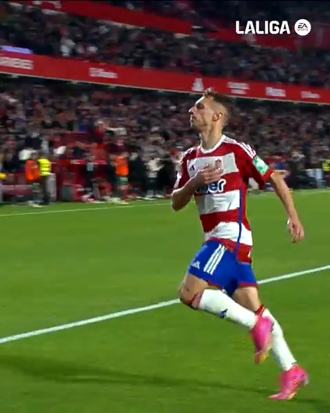 De Augusto Batalla a Álvaro Fernández Carreras. De Carreras a Lucas Boyé. De Boyé a @CarlosNeva3. De Neva a brryann11. De Bryan a la portería. 🔝❤⚽ ¡𝔾𝕆𝕃𝔸ℤ𝕆 del Granada CF ❤️⚪️ en el #GranadaCádiz! #LALIGAEASPORTS #LALIGAHighlights