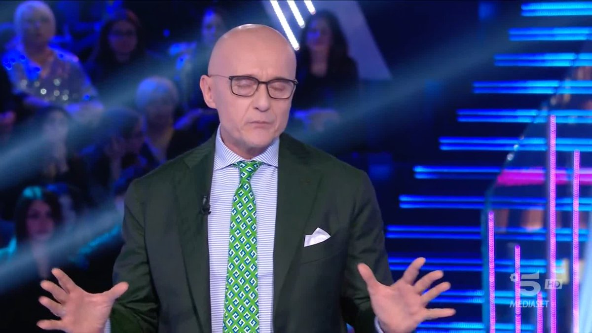 Alfonso ha scritto su Instagram: "La mancanza di empatia dimostrata questo oggi da alcuni concorrenti del GF mi lascia letteralmente senza parole" Si rivolge ora ai ragazzi, in merito ai loro commenti sui motivi che hanno portato Beatrice a uscire dalla Casa. #GrandeFratello