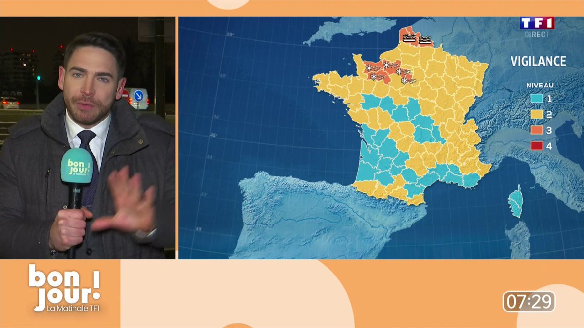 À la demande générale, notre bonhomme de neige Ange Noiret ☃️ est à nouveau dehors ce matin : il confirme qu'il y a de la neige et du verglas en région parisienne ! 🌨️ La météo de #BonjourLaMatinaleTF1