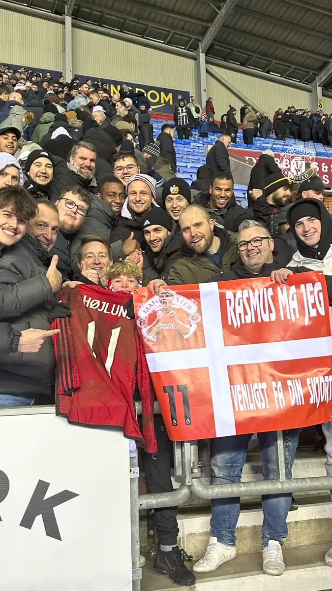 Making a young Red's night ❤️ Very classy, Rasmus 👏 #MUFC || #FACup
