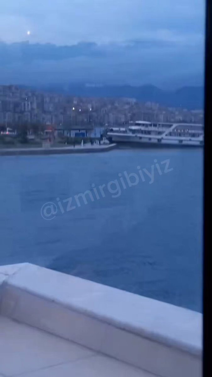 Konak sahil’de vapur karaya oturdu.