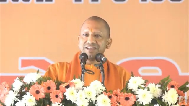आज कर्फ्यू नहीं लगता है। यही 'नया उत्तर प्रदेश' है...