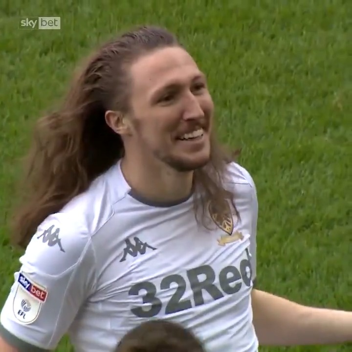 👕 268 appearances ✅ 121 wins 🧱 83 clean sheets 🅰️ 21 assists ⚽️ 11 goals 🏆 1 Sky Bet Championship title Luke Ayling leaves Leeds United as a legend 🤍 #LUFC