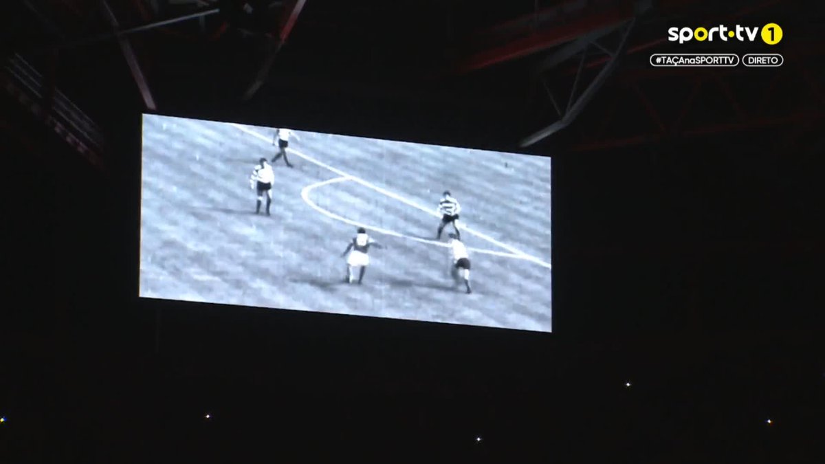 Luz homenageou Eusébio.